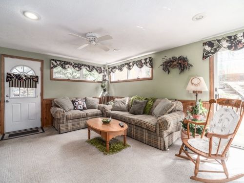 12 Candlewood St, Worcester MA 01602-2804 exterior