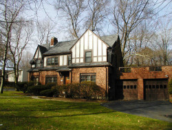 1299 Beacon St, Newton, MA 02468-1737