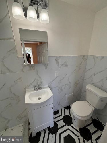 5810 Camac St, Philadelphia PA 19141-4123 exterior