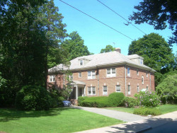 1529 Washington St, Newton, MA 02465-2298