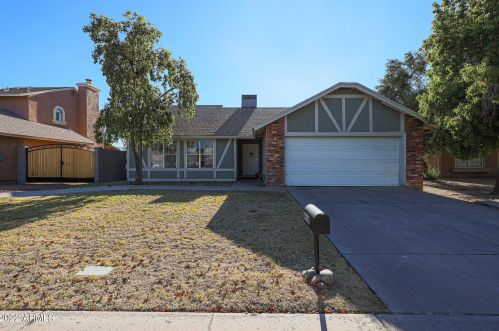 4608 74th Dr, Phoenix, AZ 85033-1326