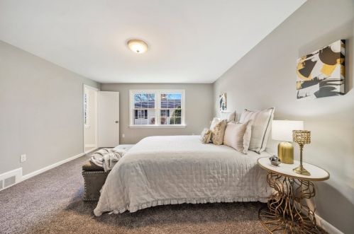 39 Sunset Dr, Seekonk MA 02771-4511 exterior