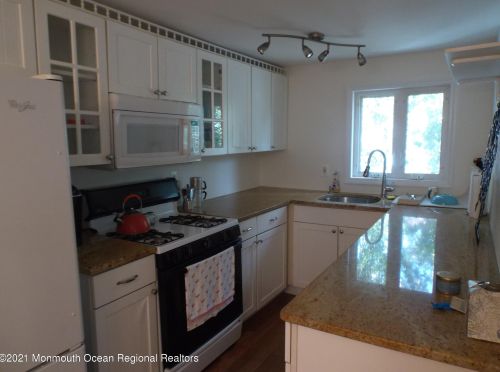 1004 New St, Tinton Falls, NJ 07712-5746