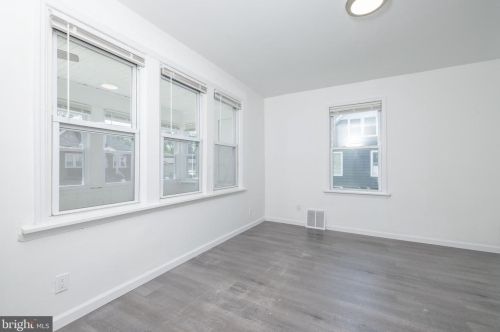 1022 Penn Line Rd, West Deptford NJ 08066-1075 exterior