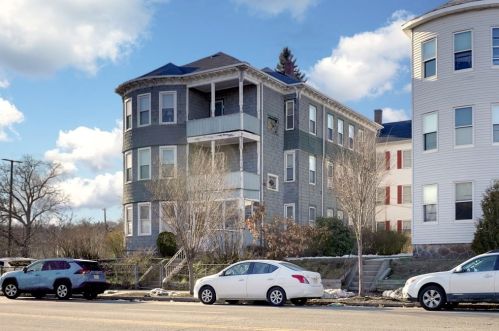 488 Park Ave, Worcester MA 01610-1223 exterior