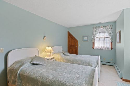 21 Mary Beth Ln, Harwich MA 02645-1326 exterior