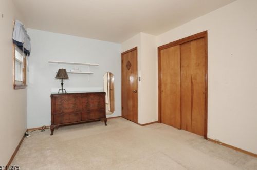 17 Russell Rd, Skyline Lakes NJ 07456-2230 exterior