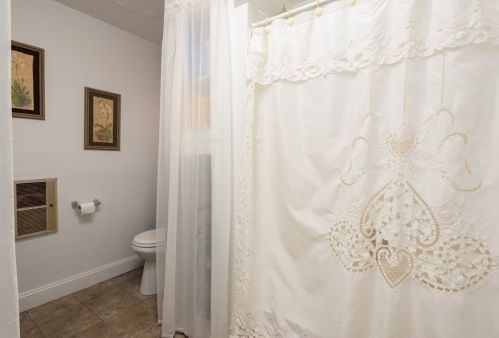 35 Grammont Rd, Worcester MA 01607-1175 exterior