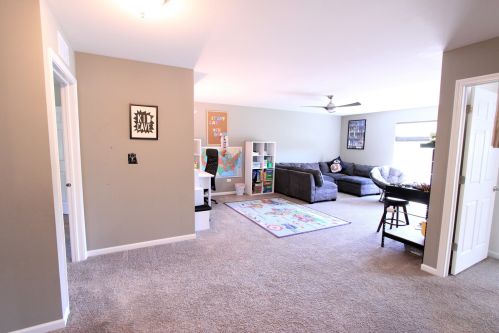 9 Keller Ct, Lemont IL 60440-9054 exterior