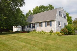47 Chesterfield Dr, Amherst, MA 01002-3120