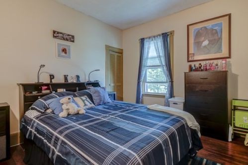 444 Brock Ave, New Bedford MA 02744-1437 exterior