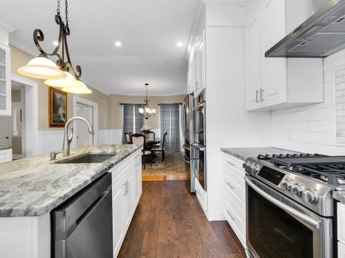 6 Rowe St, Newton MA 02466-1596 exterior