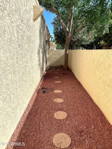 2701 Cactus Rd, Phoenix AZ 85029-2222 exterior