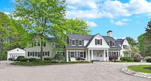 300 Highland St, Milton MA  02186-4432 exterior