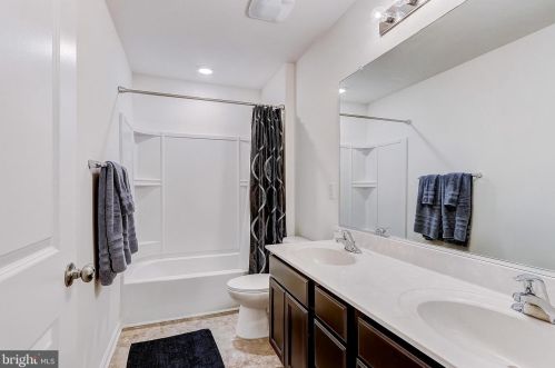 618 Schaeffer Ave, West Deptford NJ 08096-6631 exterior