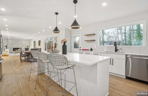 135 Knickerbocker Rd, Cresskill NJ  07626-2439 exterior