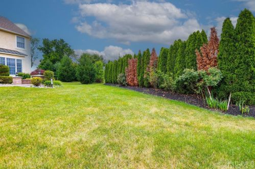 10 Summerhill Ct, Columbus NJ  08022-1970 exterior