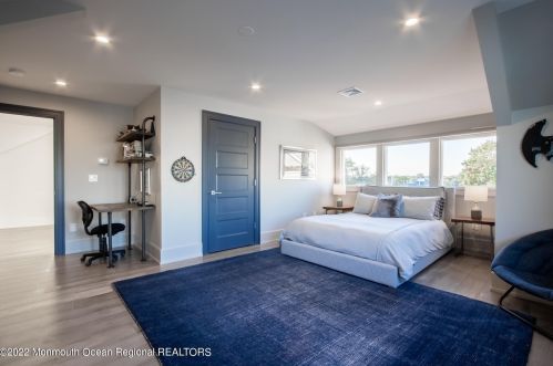 670 Little Silver Point Rd, Little Silver NJ  07739-1737 exterior