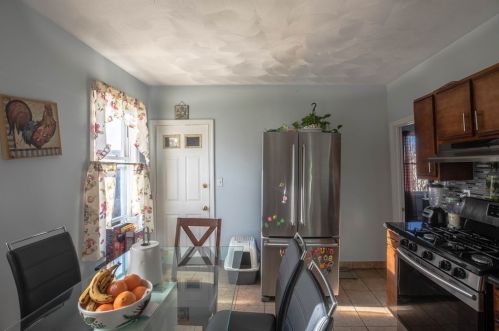 49 Pearl St, Everett MA 02149-1105 exterior