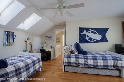 33 Sunnycrest Dr, Little Silver NJ 07739-1126 exterior