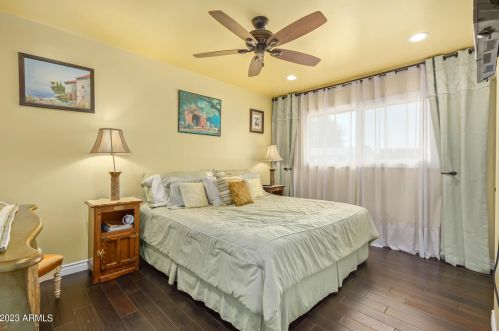 4210 Country Gables Dr, Phoenix AZ 85053-4528 exterior