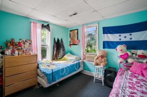 142 Marlborough St, Chelsea MA 02150-2910 exterior