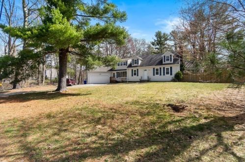 1086 Burt St, Taunton, MA 02780-2249