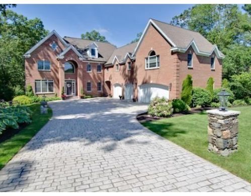 2 Taylor Ter, Lynnfield MA  01940-1860 exterior