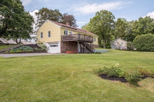 418 Shays St, Amherst MA  01002-2945 exterior