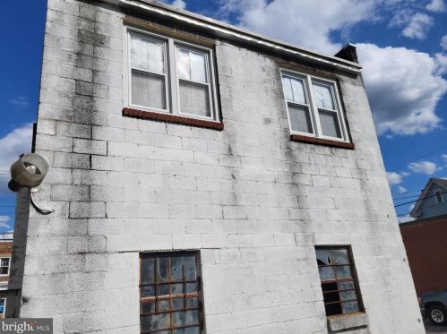 914 Delaware St, West Deptford, NJ 08066-1318