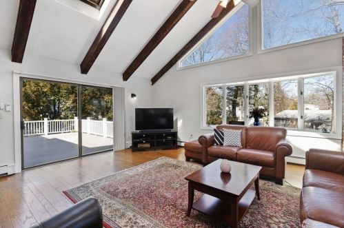 34 Rose St, Milton MA 02186-4616 exterior