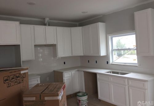 18 Sharot St, Carteret, NJ 07008-3003