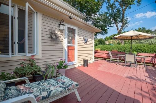 121 Warren Ave, Plymouth MA 02360-2427 exterior