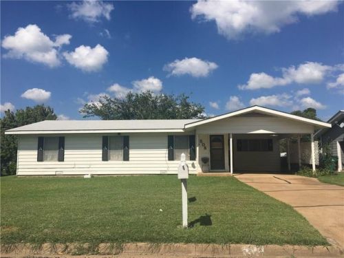 508 Hall St, Graham, TX 76450-1413