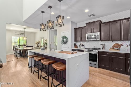 1646 Blaylock Dr, Phoenix AZ 85085-6323 exterior