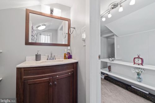 308 Colonial Ave, West Deptford NJ  08096-1010 exterior