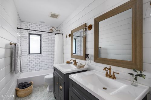 3140 52nd St, Phoenix AZ 85018-4402 exterior