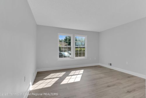 402 Daffodil Dr, Jackson Twp NJ 08527-4127 exterior