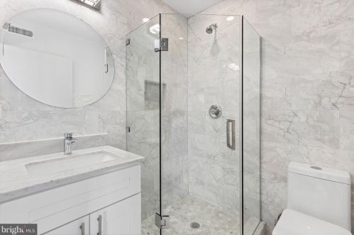 917 15th St, Philadelphia PA 19146-2230 exterior