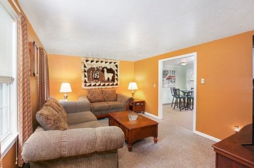 142 St, East Brookfield MA 01515-1612 exterior