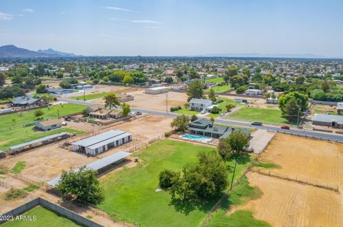 4210 Country Gables Dr, Phoenix AZ 85053-4528 exterior