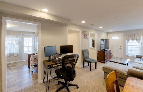 31 Indian Lk Pkwy, Worcester MA 01605-1215 exterior