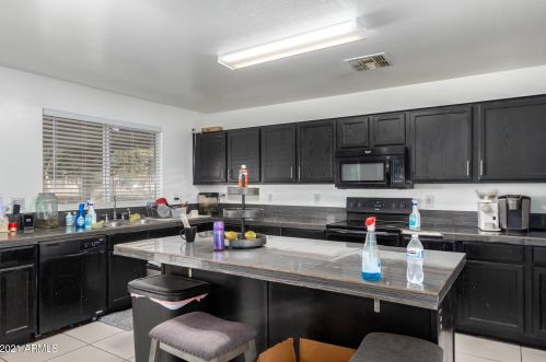 2425 65 Dr, Phoenix AZ 85043-1950 exterior