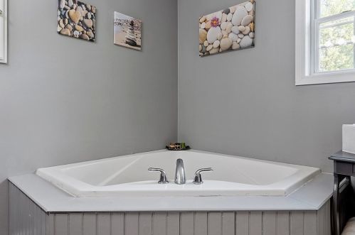 540 Royalston Rd, Royalston MA 01331-9401 exterior