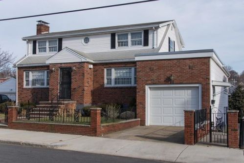 25 Englewood Ave, Chelsea, MA 02150-1105