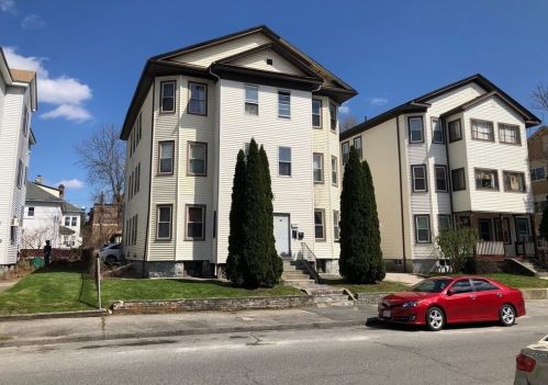 63 Houghton St, Worcester, MA 01604-3821