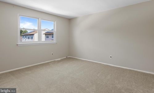 565 Salem Ave, West Deptford NJ 08096-3204 exterior