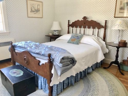 32 Old Farm Rd, Dedham MA 02026-4115 exterior