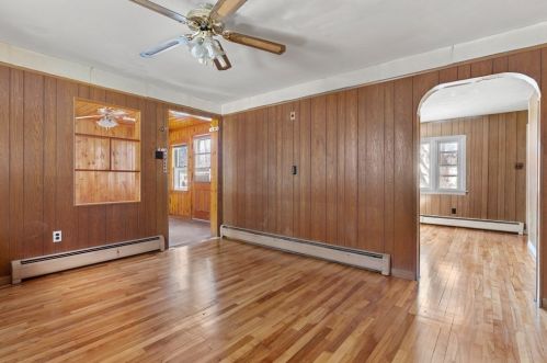 83 Litchfield Ave, Dracut MA 01826-2565 exterior