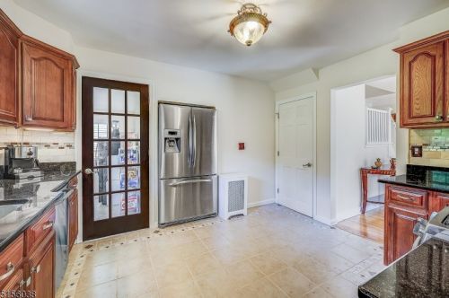 205 Fairway Ave, Belleville NJ 07109-1401 exterior